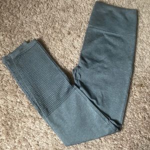 Seamless grey fabletics leggings